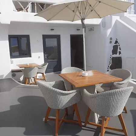 Chic Santorini Hotel 3*
