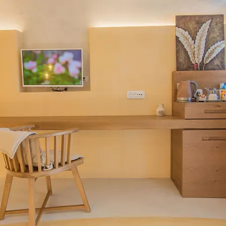 Chic Santorini Hotel