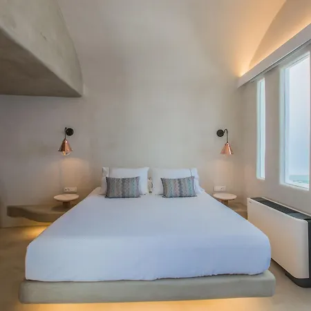 Chic Santorini Hotel 3*