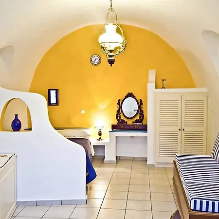 Chic Santorini Hotel 3*